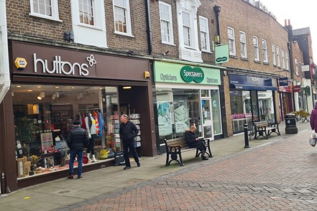 Shop to let Windsor