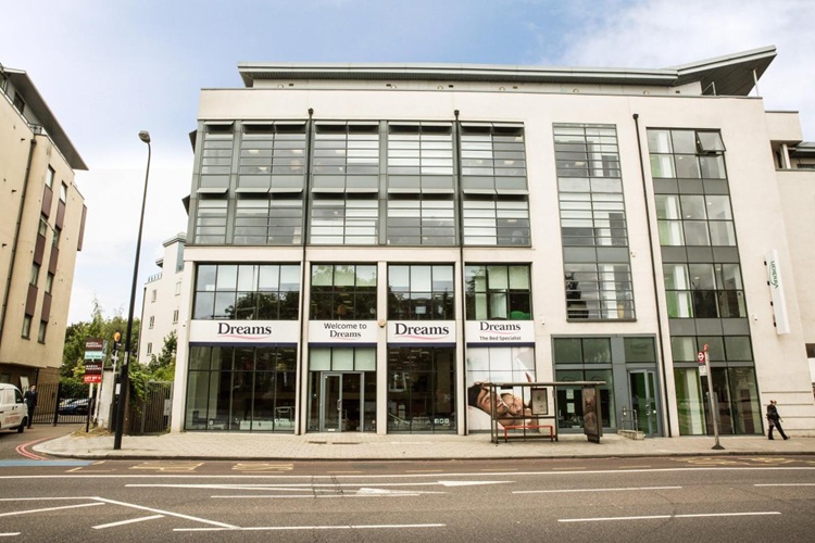 We have agreed a lease renewal on this large showroom on behalf of the landlord.