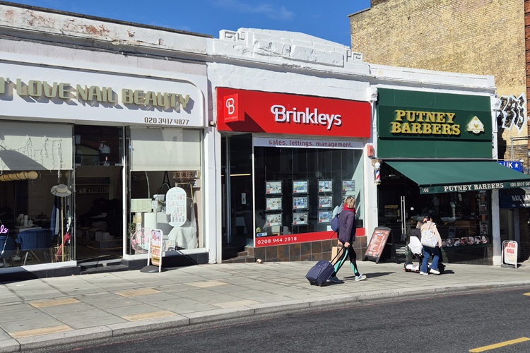 We have been instructed to market 168 High Street - 419 sq ft located opposite Putney train station.