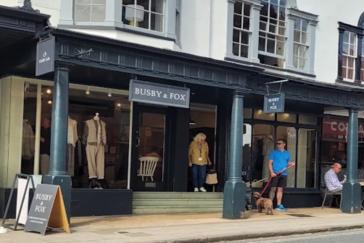 Black Stanniland have completed a lease renewal on this store,  acting for the landlord.